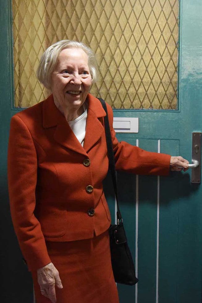 True-Doors--Women-with-new-door